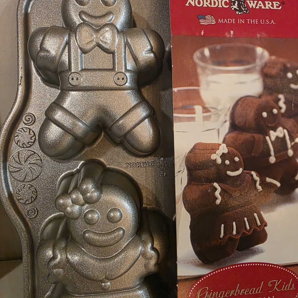 Nordic Ware Silver Gingerbread Kids Pan Also Comes With VMI Brand Cake Pan - Picture 11 of 13